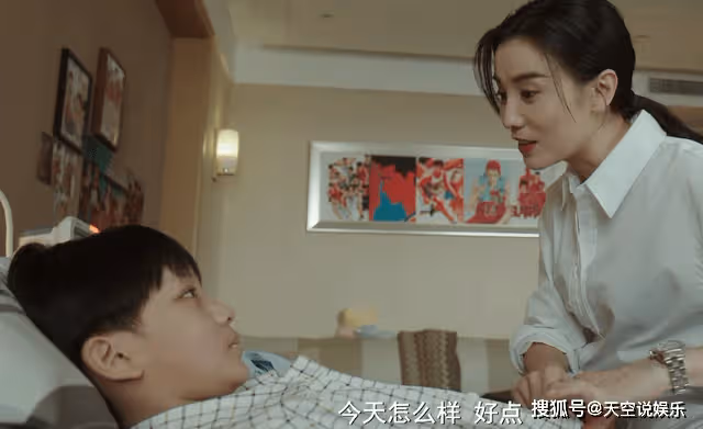 《縱有疾風起》給弟弟換褲子時的難堪,扯破了爍冰光鮮亮麗的偽裝