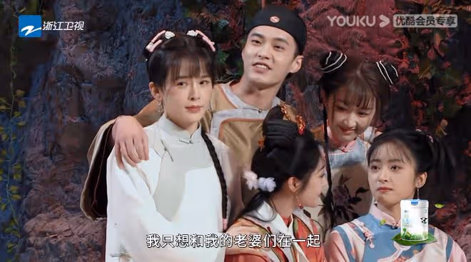 98版《鹿鼎記》四美重聚,梁小冰爆陳小春人品:害羞,現場改吻戲