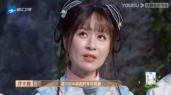 98版《鹿鼎記》四美重聚,梁小冰爆陳小春人品:害羞,現場改吻戲