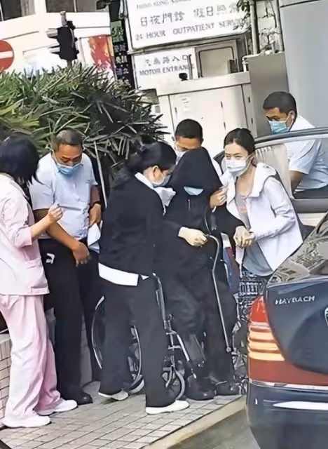 甘比到底何手段？劉鑾雄為做她的忠犬老公，任由華人置業改姓