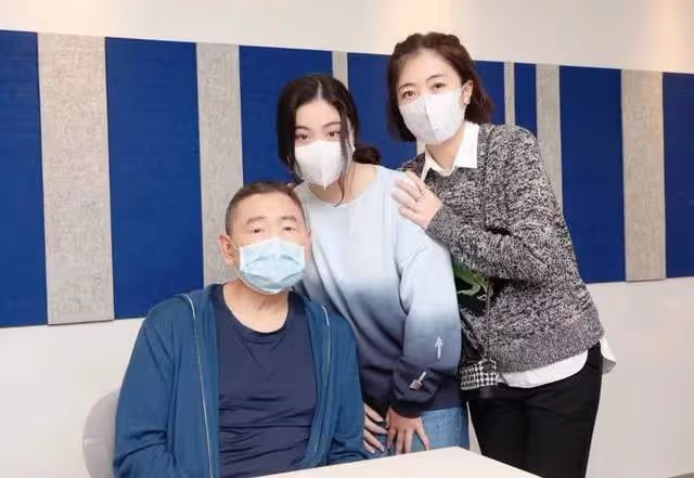 甘比到底何手段？劉鑾雄為做她的忠犬老公，任由華人置業改姓