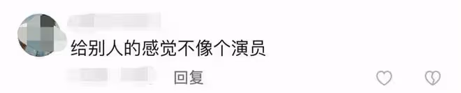 49歲戲骨回河北農村過新年！跪地砍肉接地氣，出門開三輪打扮淳樸