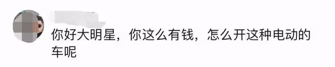 49歲戲骨回河北農村過新年！跪地砍肉接地氣，出門開三輪打扮淳樸