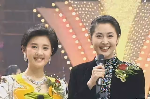 央視春晚消失的主持人：程前曹穎轉型成演員，李小萌直播帶貨