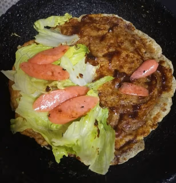 煎餅果子。麵糊和薄脆