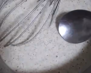 煎餅果子。麵糊和薄脆