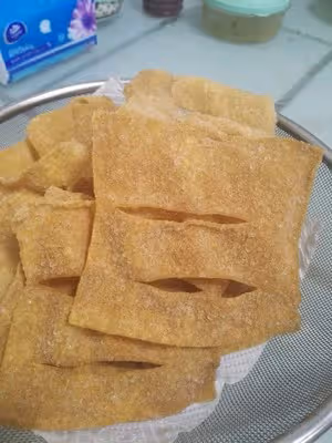 煎餅果子。麵糊和薄脆