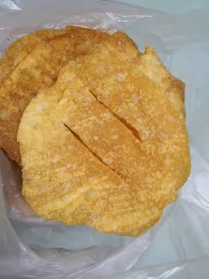 煎餅果子。麵糊和薄脆