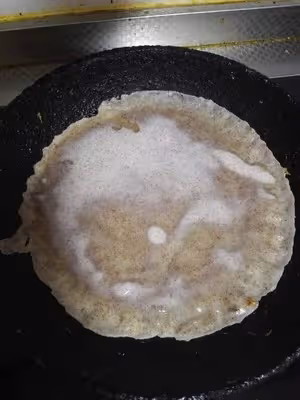煎餅果子。麵糊和薄脆