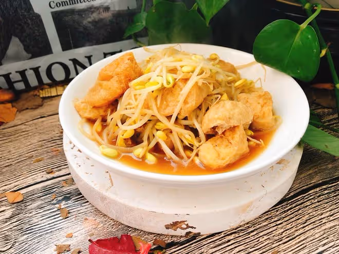 油豆腐燒黃豆芽