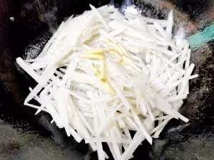 比骨頭湯還營養鮮美好喝的蘿蔔絲煎蛋湯，秋冬必喝