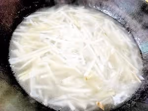 比骨頭湯還營養鮮美好喝的蘿蔔絲煎蛋湯，秋冬必喝