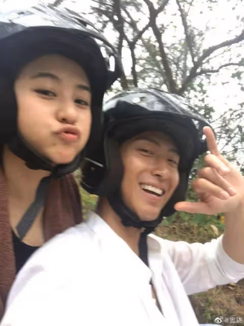 竇驍深夜曬甜蜜合照，力證渣男與自己無關，粉絲：請一直甜蜜下去