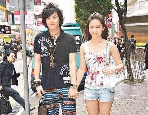 竇驍深夜曬甜蜜合照，力證渣男與自己無關，粉絲：請一直甜蜜下去