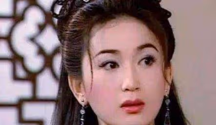 因太美15歲被星探挖掘, 嫁豪門17年離婚, 富豪前夫滿世界追她復合