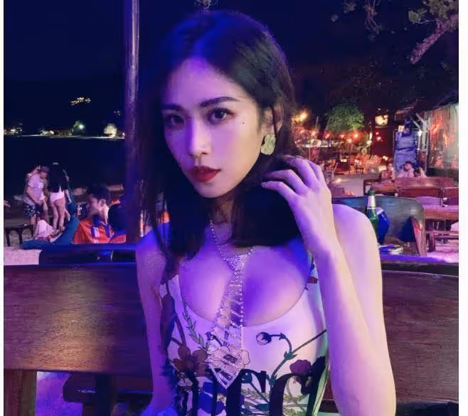 《慶餘年》女帝脫下龍袍，換上弔帶裝，網友：性感到我不敢認