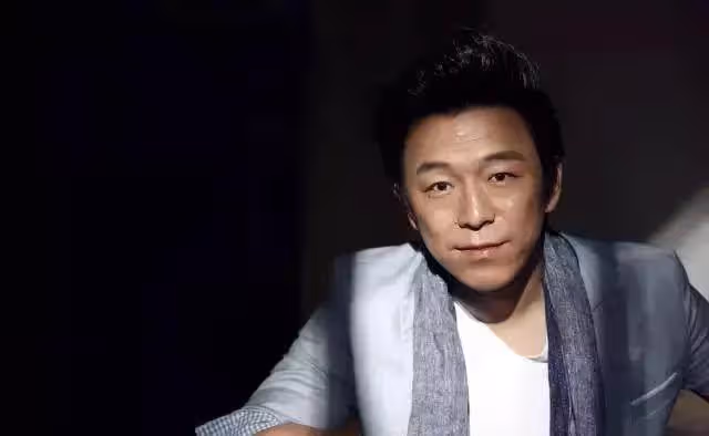 黃渤追了她13年,成名後對她不離不棄,如今45歲她被寵成公主!