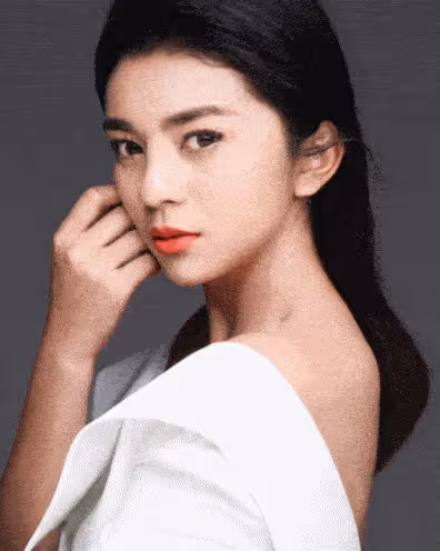 還記得《一起來看流星雨》的蔣媛嗎?如今穿上白裙,美得動人!