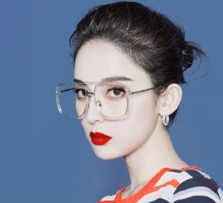 娜扎放飛自我!拍內衣廣告大秀身材,半脫下外套後驚艷全場