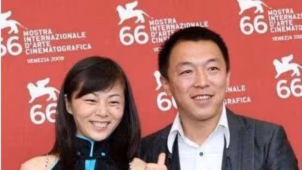 黃渤視她為掌上明珠,結婚十多年無緋聞,如今夫妻越長越像