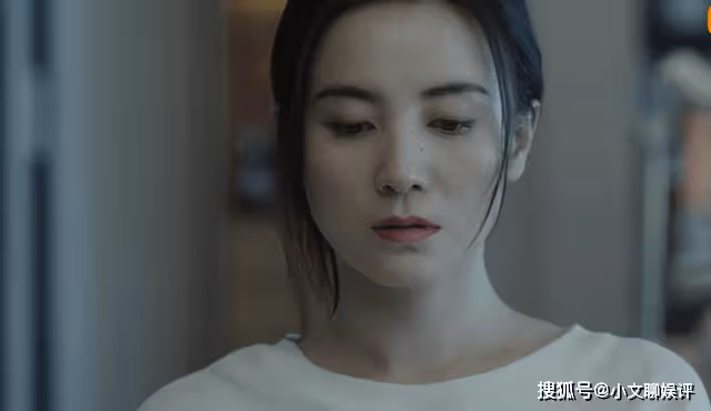 《縱有疾風起》背破包,3天不換衣,爍冰的邋遢,諷刺了職場的虛榮