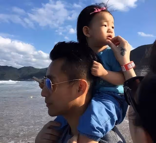 大S不讓娃回京過年，張穎穎是救命恩人，汪小菲深夜直播信息量大