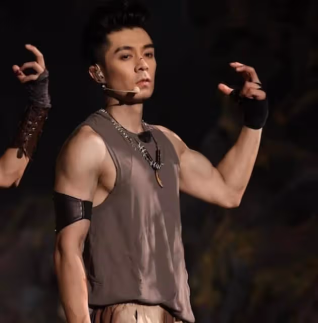 疑約滿離巢！香港知名男星已被公司正式除名，集中內地發展成績佳