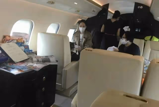 郭碧婷生二胎消失數月終露面！獨自帶娃回港暴瘦憔悴，女神范全無
