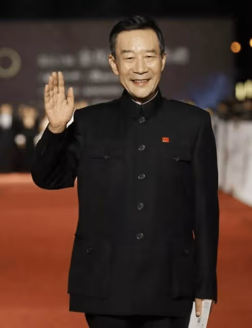 68歲戲骨李雪健寒冬拍淋雨戲，渾身顫抖拒用替身，19年前抗癌成功