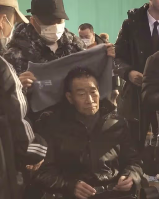 68歲戲骨李雪健寒冬拍淋雨戲，渾身顫抖拒用替身，19年前抗癌成功