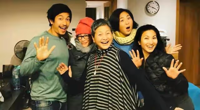 知名老戲骨或將正式息影！身體轉差靠輪椅代步，全家已移民美國