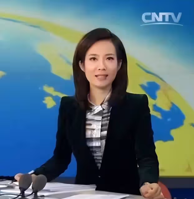 央視主持寶曉峰：從內蒙古走出的美女主播，44歲單身未婚