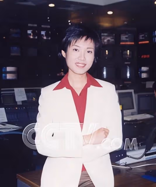 央視主持寶曉峰：從內蒙古走出的美女主播，44歲單身未婚