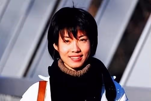 央視主持寶曉峰：從內蒙古走出的美女主播，44歲單身未婚