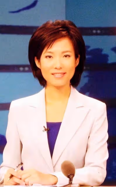 央視主持寶曉峰：從內蒙古走出的美女主播，44歲單身未婚