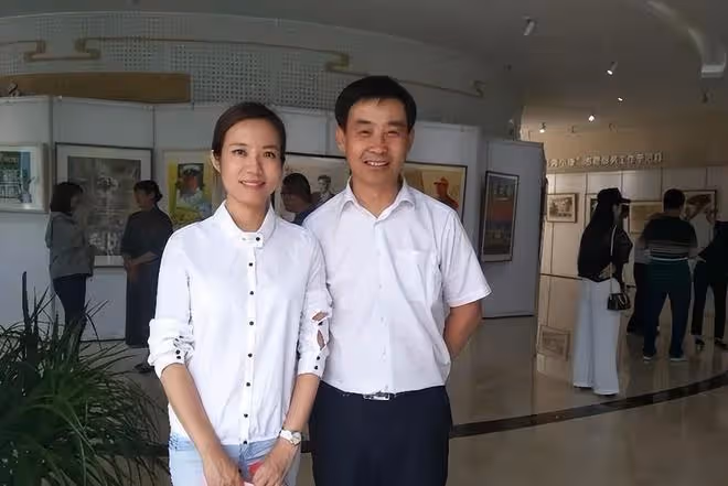 央視主持寶曉峰：從內蒙古走出的美女主播，44歲單身未婚