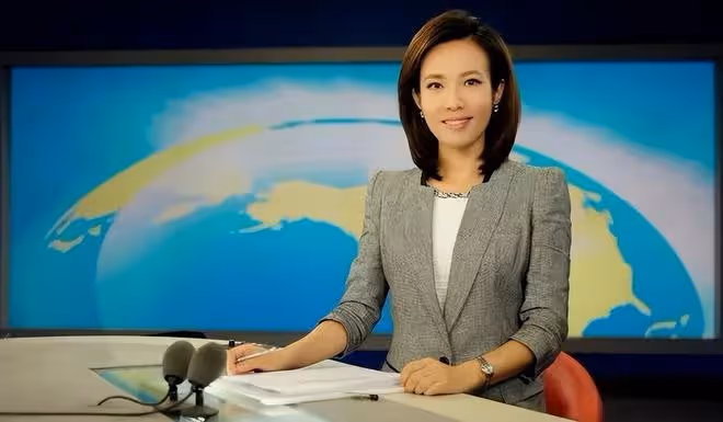 央視主持寶曉峰：從內蒙古走出的美女主播，44歲單身未婚