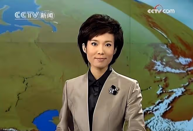 央視主持寶曉峰：從內蒙古走出的美女主播，44歲單身未婚