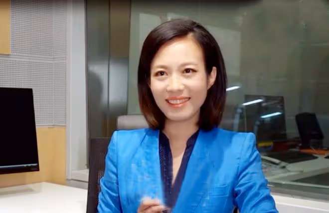 央視主持寶曉峰：從內蒙古走出的美女主播，44歲單身未婚