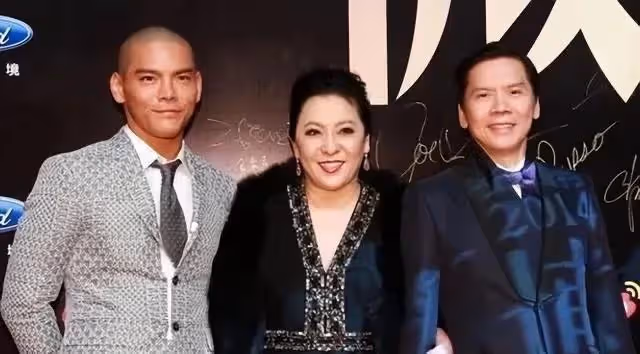 身價上億卻直播帶貨，郭晶晶的一句簡介，直接狠狠打臉向太