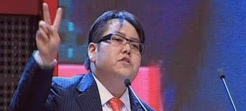 擔心千億資產被「揮霍」，父親每月給他10萬，他卻高調娶女星！