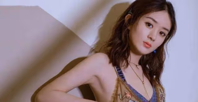 他跟隨林心如7年不火，卻被趙麗穎帶紅，今火遍全網是最美男神