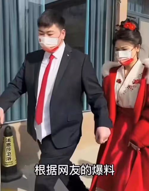大衣哥兒子朱單偉低調二婚，直升機豪車接親排面大，花400w娶媳婦
