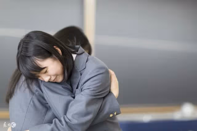 被老婆發現養「小三」，老婆哭著要我把「小三」接回來一起住