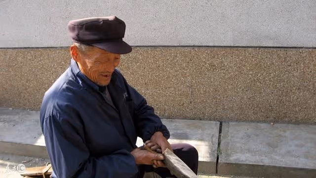 你們都嫌棄爺爺丟人，那我就和爺爺一起去撿破爛吧