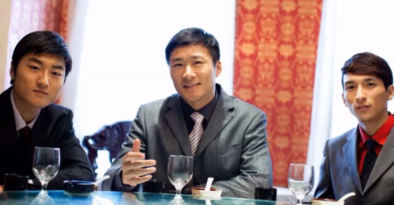 三個兒子進城，事業各有所成，老母親進城看望卻只有大兒子叫了媽媽