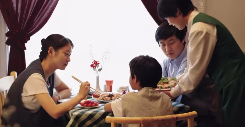 帶傻兒子進城找爹，親爹不肯認，傻兒子卻為自己找了個後爹
