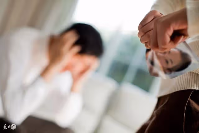 帶傻兒子進城找爹，親爹不肯認，傻兒子卻為自己找了個後爹