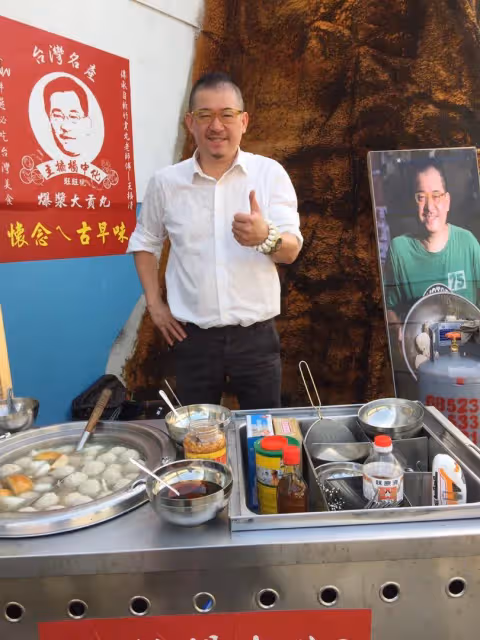 轉行賣貢丸12年!前主播自掏腰包「捐百口棺木」要捐到沒飯吃為止 曝背後意義「為遵從爸爸遺訓」孝心動人