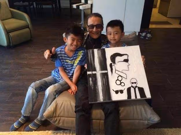 逍遙自在!參觀86歲謝賢香港的家,平時自己獨居,家裡從不請保姆,做飯親自動手,網友:不愧是四哥!